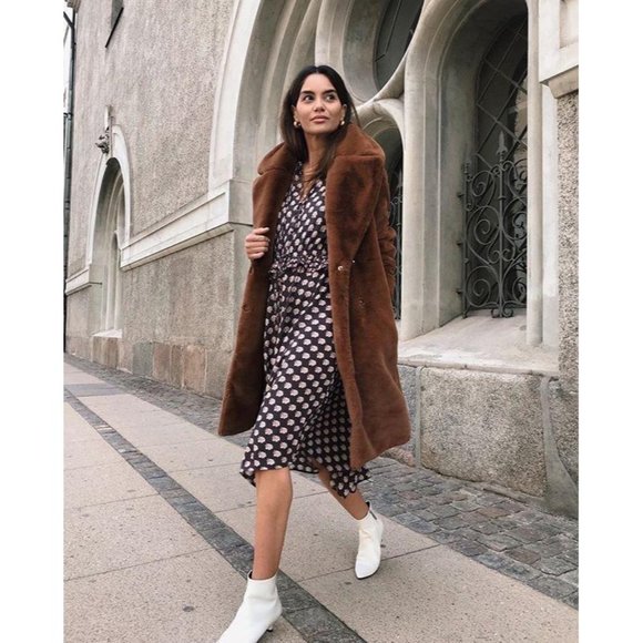 H&M Dresses & Skirts - H&M Dress Floral Print Long Sleeve Asymmetrical Hem Button Down